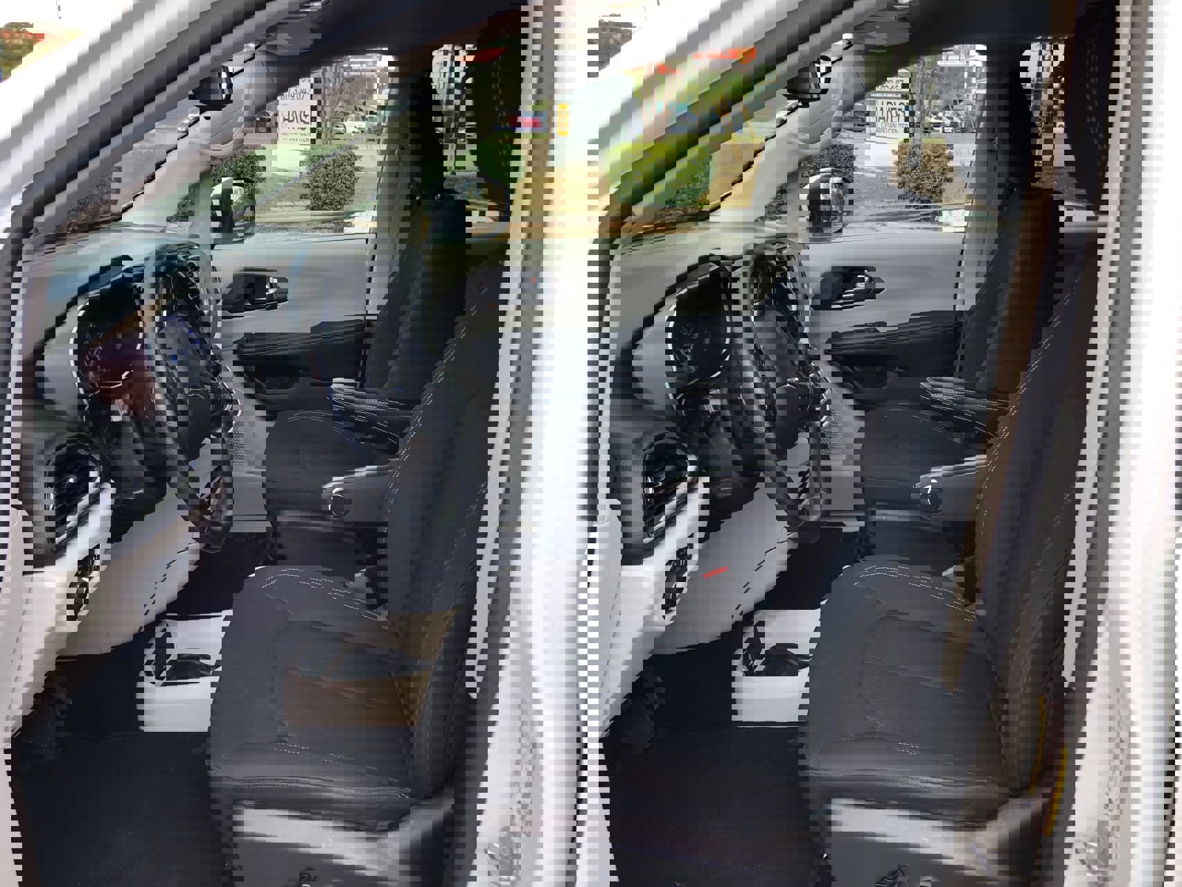 Used 2021 Chrysler Voyager LX image 12