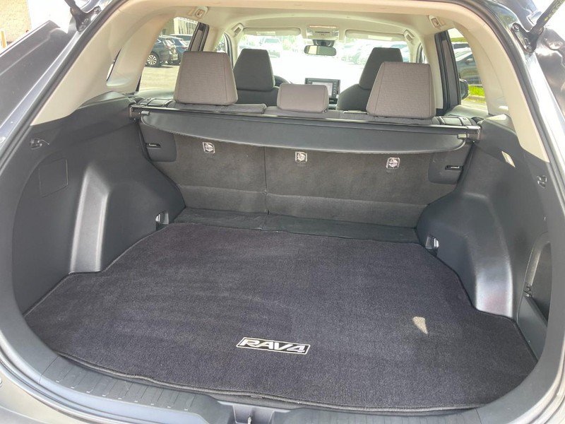 Used 2022 Toyota RAV4 LE AWD/4WD image 15