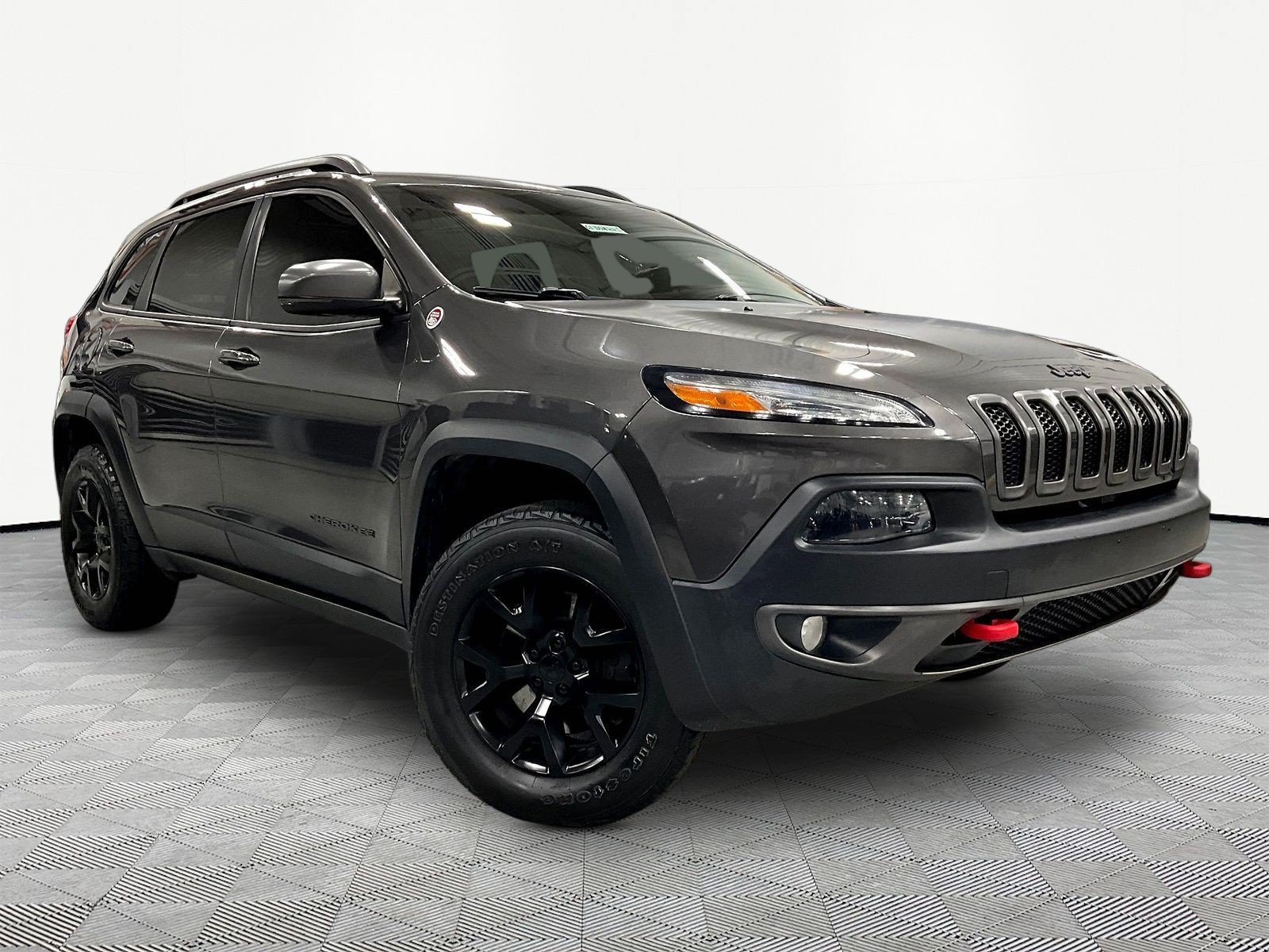 Used 2018 Jeep Cherokee Trailhawk w/ Comfort/Convenience Group AWD/4WD image 3