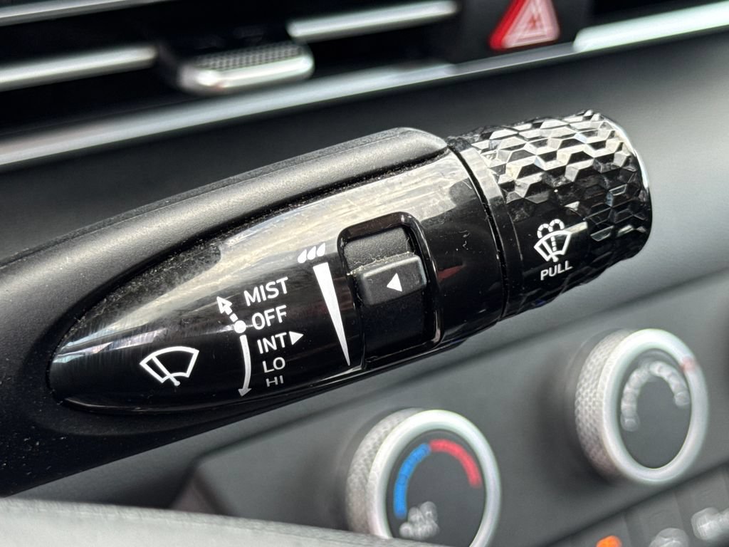 Used 2023 Hyundai Elantra SE w/ Cargo Package FWD image 33