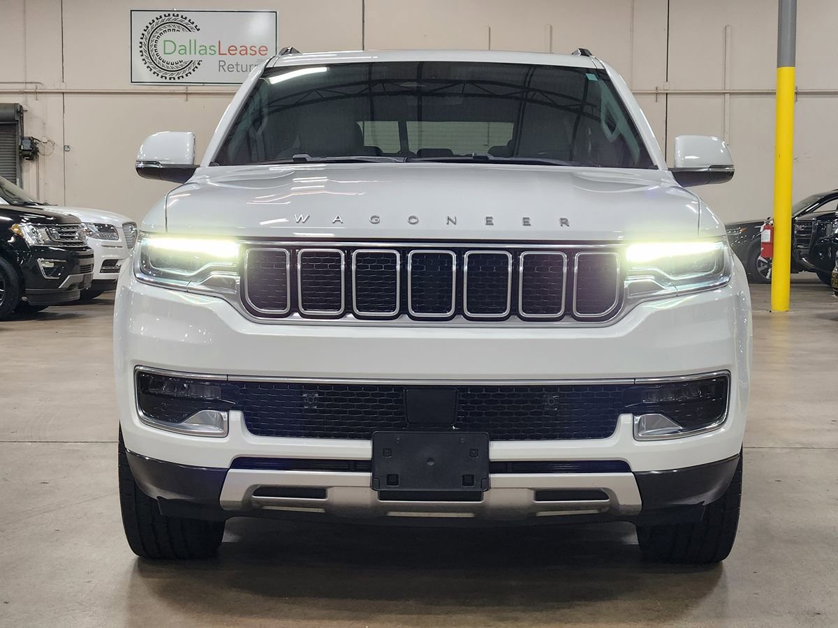 Used 2022 Jeep Wagoneer Series II w/ Premium Group I AWD/4WD image 2