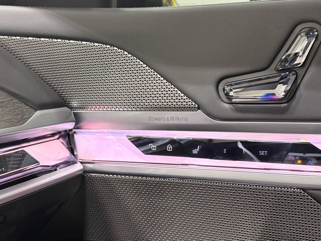 Used 2024 BMW i7 M70 w/ Premium Package image 32