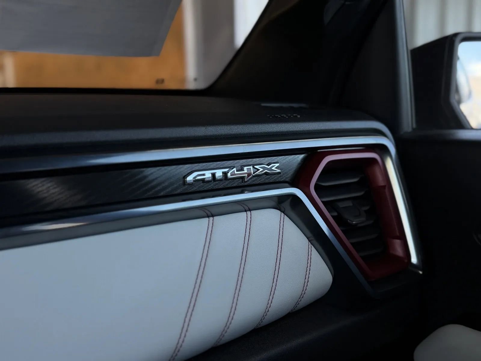 Used 2025 GMC Canyon AT4 w/ AT4X Package image 38