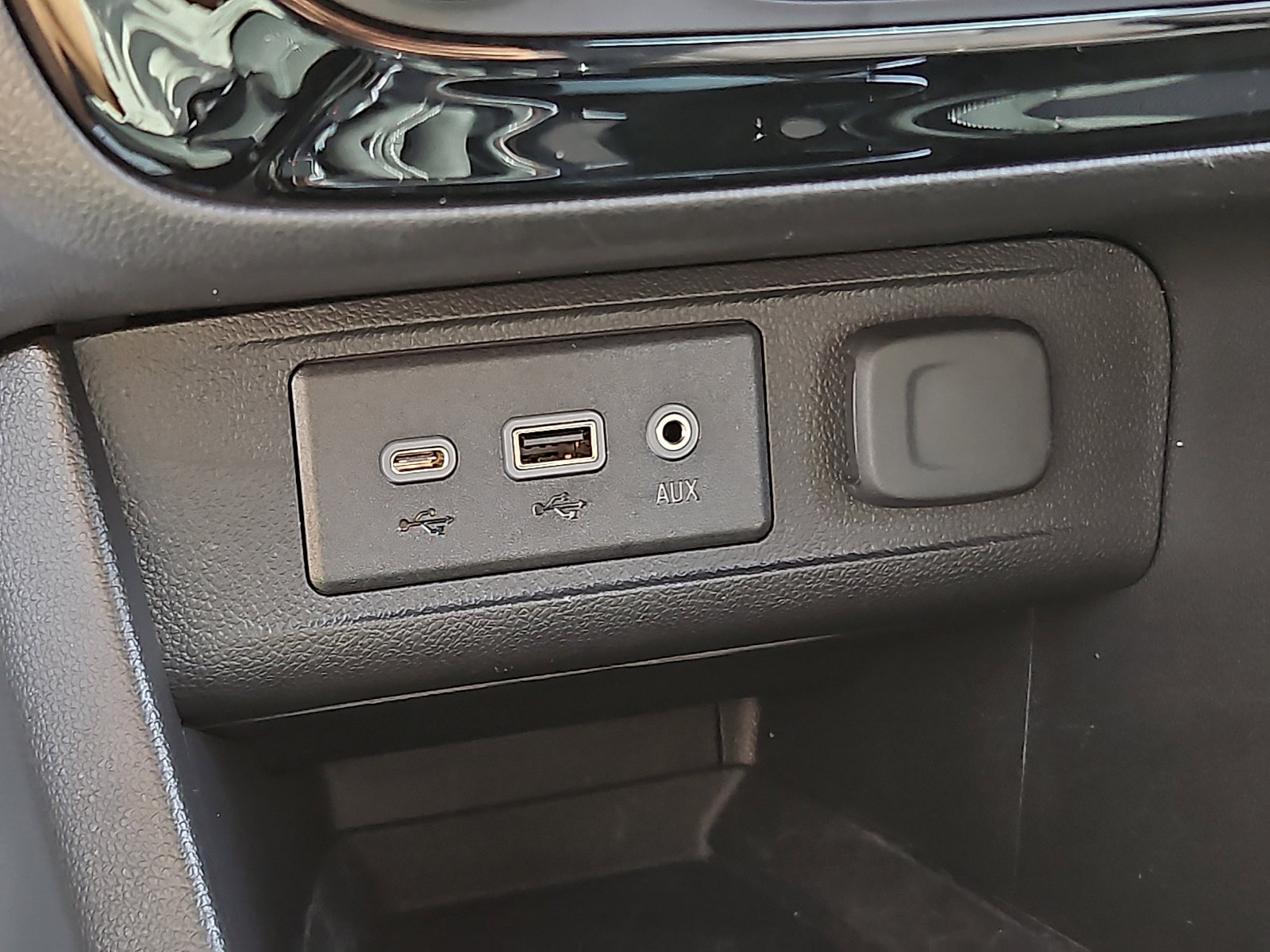 Certified 2023 Buick Encore GX Select w/ Sport Touring Package image 23