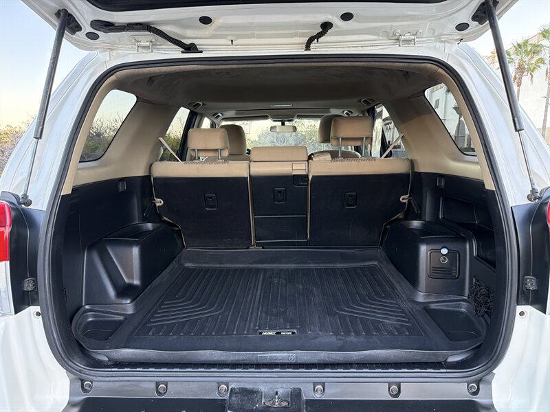 Used 2010 Toyota 4Runner SR5 AWD/4WD image 18