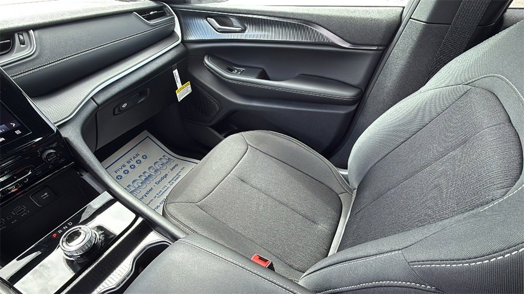 New 2025 Jeep Grand Cherokee L Laredo image 15