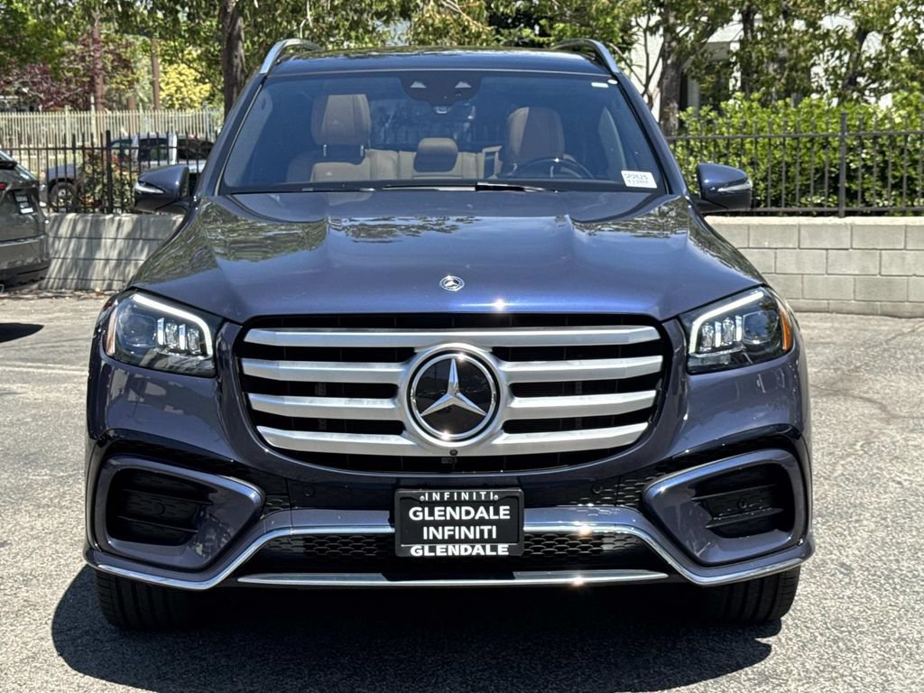 Used 2024 Mercedes-Benz GLS 580 4MATIC image 3
