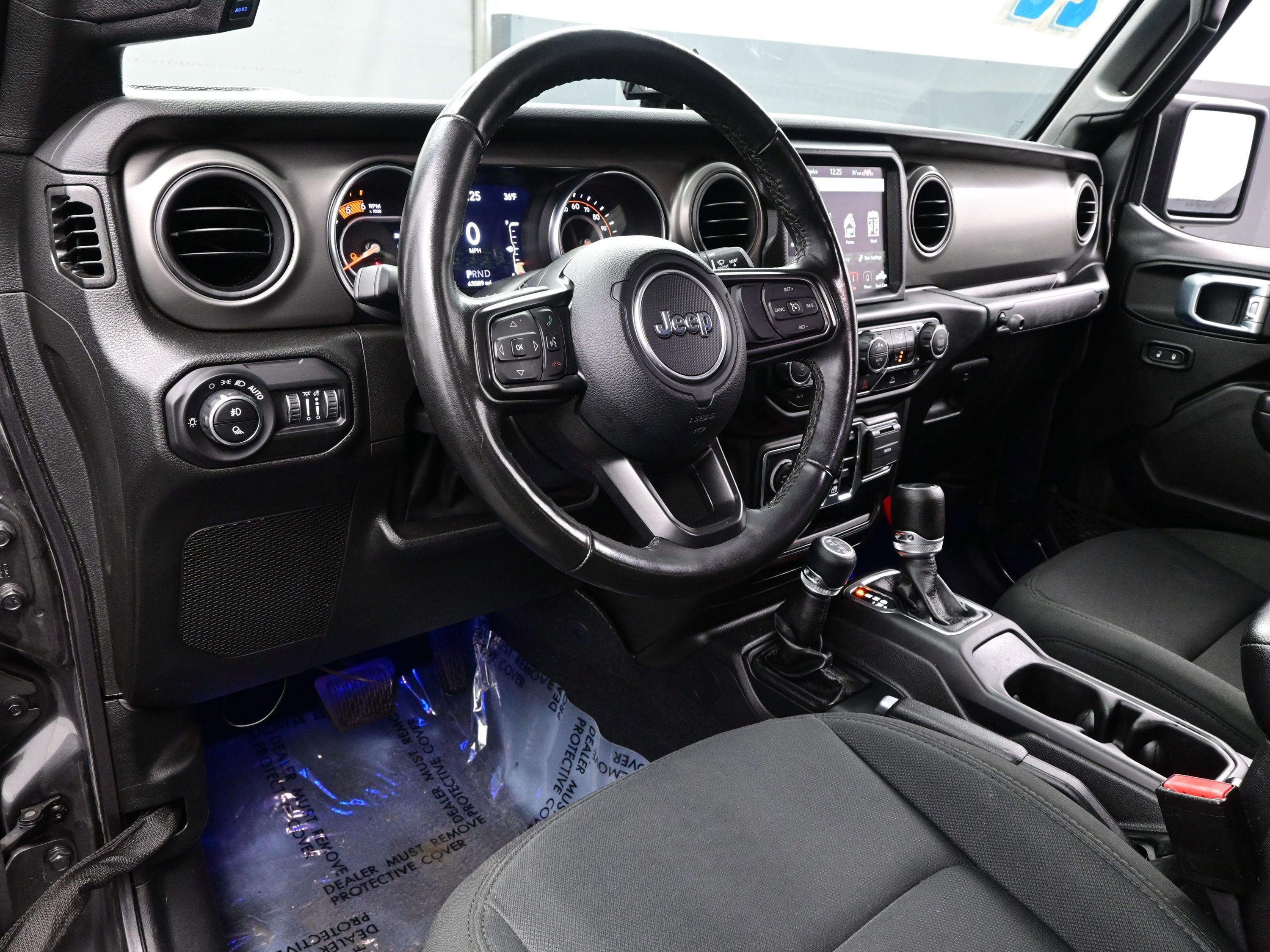 Used 2022 Jeep Gladiator Willys image 11