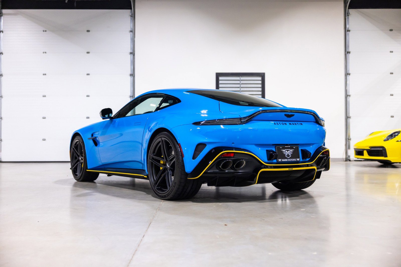 Used 2025 Aston Martin V8 Vantage Coupe image 6