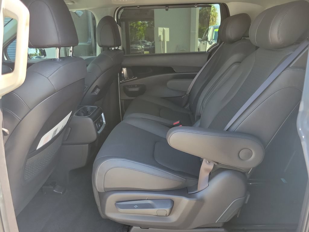 Certified 2026 Kia Carnival SX Prestige FWD image 12