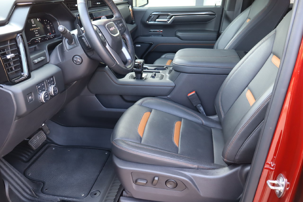 Used 2024 GMC Sierra 1500 AT4 w/ Technology Package AWD/4WD image 16