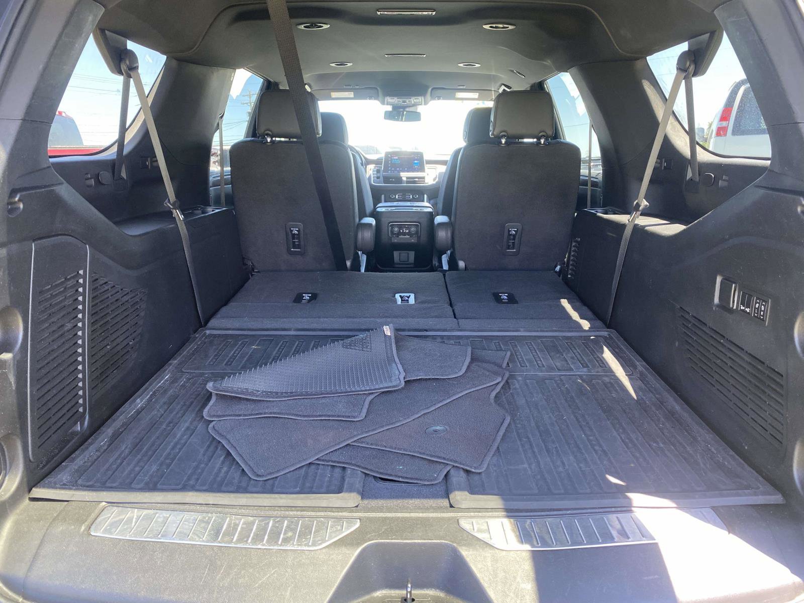 Used 2023 Chevrolet Suburban Premier RWD image 10