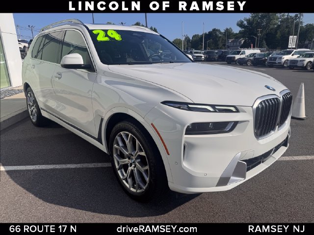 Used 2024 BMW X7 xDrive40i w/ Parking Assistance Package AWD/4WD image 9