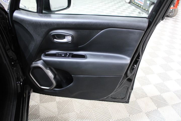 Used 2023 Jeep Renegade Latitude image 19