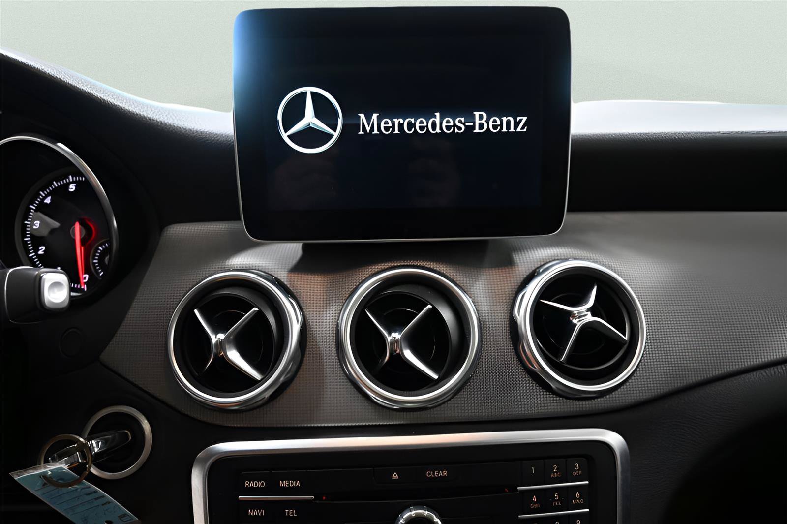 Used 2020 Mercedes-Benz GLA 250 4MATIC w/ Premium Package image 25