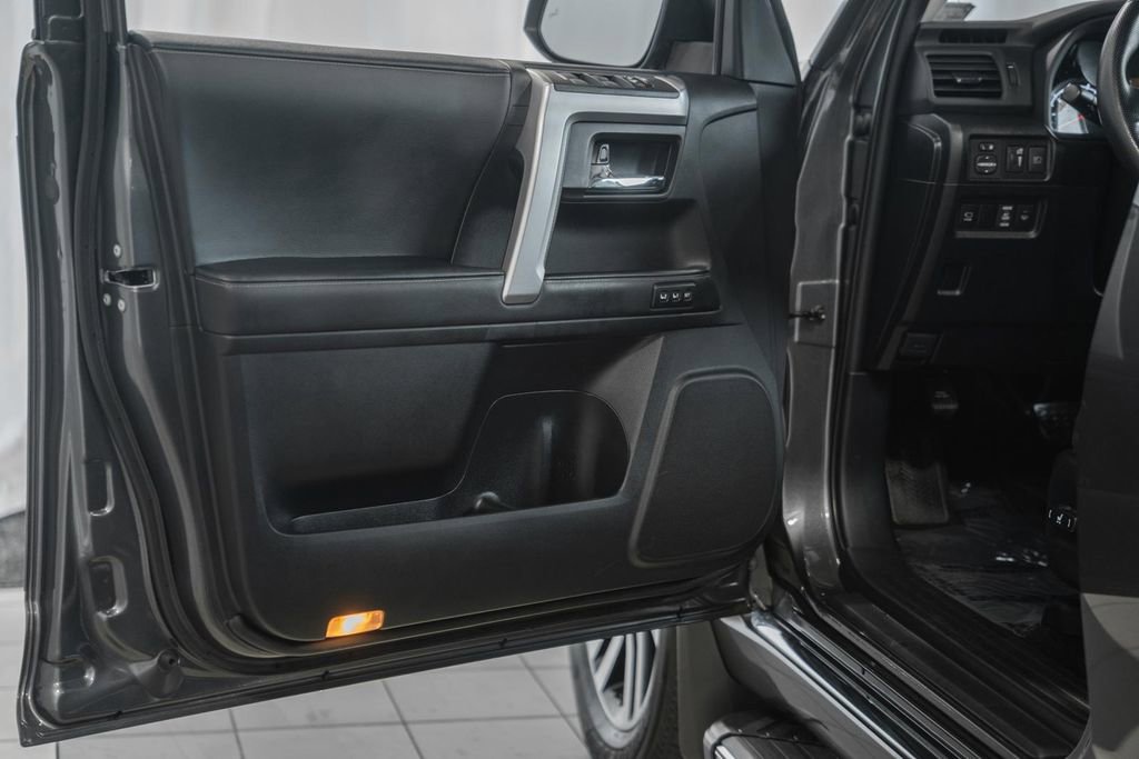 Used 2023 Toyota 4Runner Limited AWD/4WD image 40
