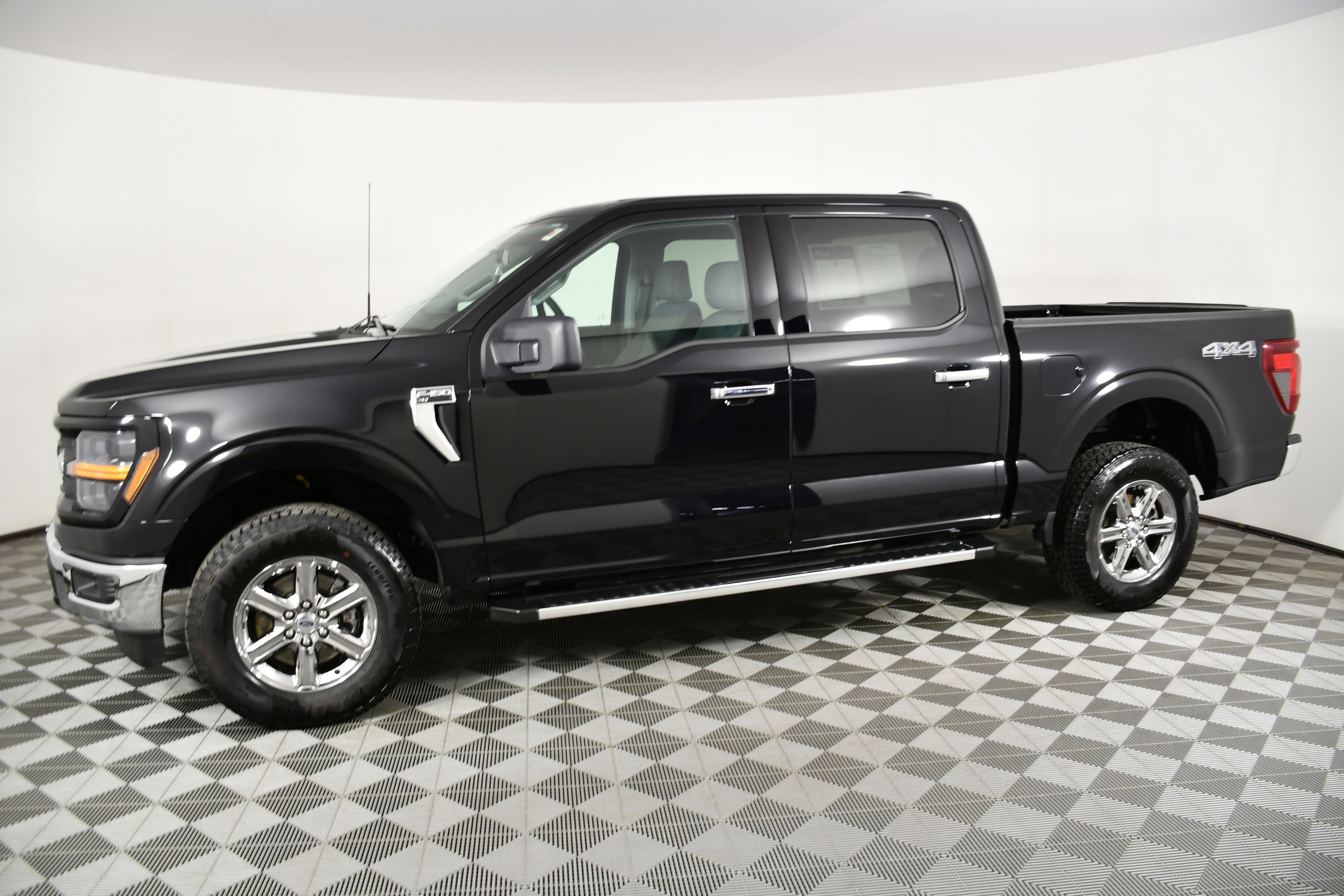 Used 2025 Ford F150 XLT w/ Equipment Group 301A Standard AWD/4WD image 9