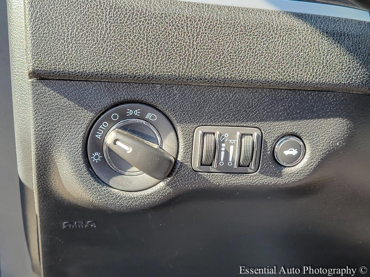 Used 2019 Chrysler 300 Touring w/ Sport Appearance Package image 13