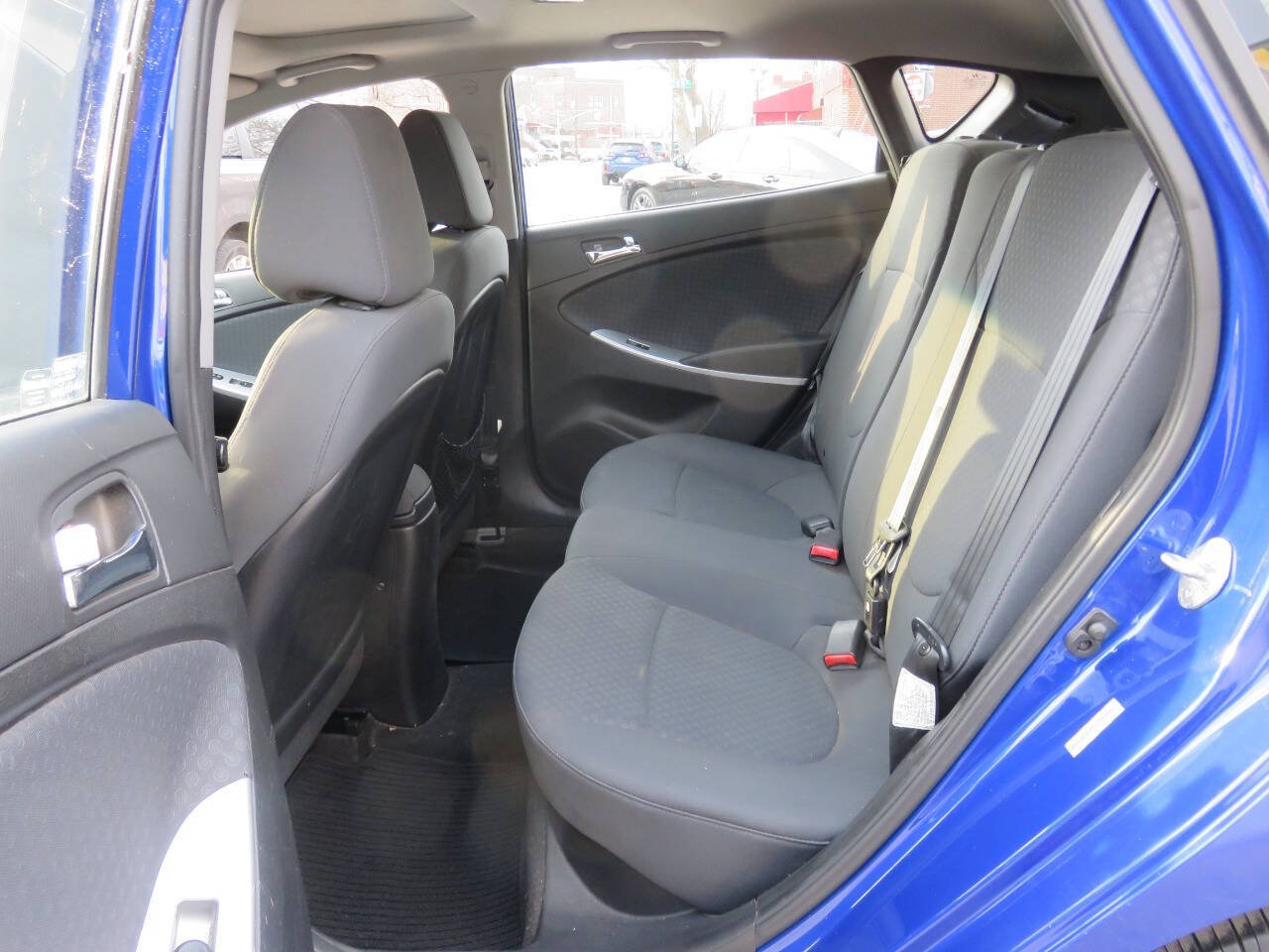 Used 2014 Hyundai Accent SE w/ Option Group 3 FWD image 17