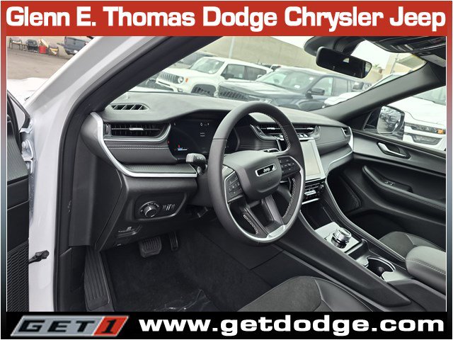 New 2025 Jeep Grand Cherokee Altitude image 15