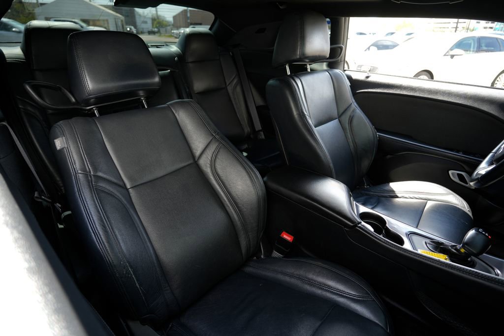 Used 2015 Dodge Challenger SXT image 21