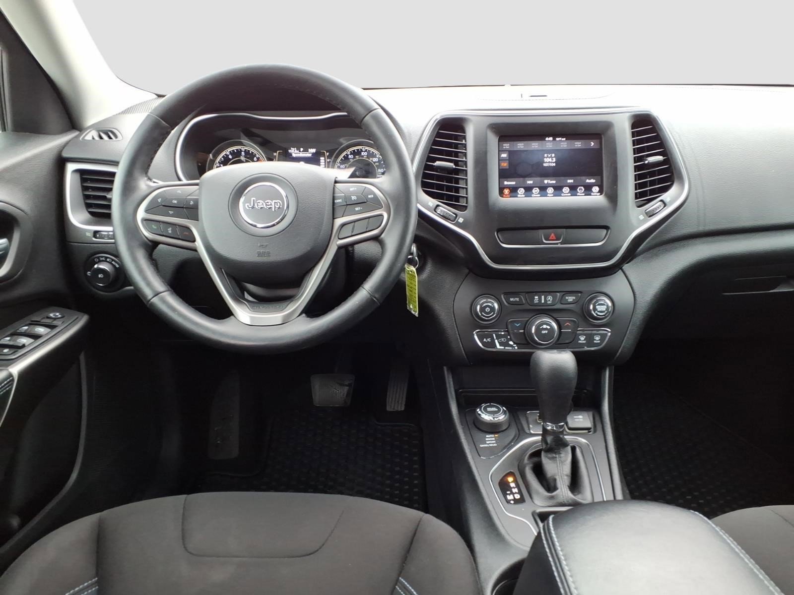 Used 2019 Jeep Cherokee Latitude w/ Cold Weather Group AWD/4WD image 13