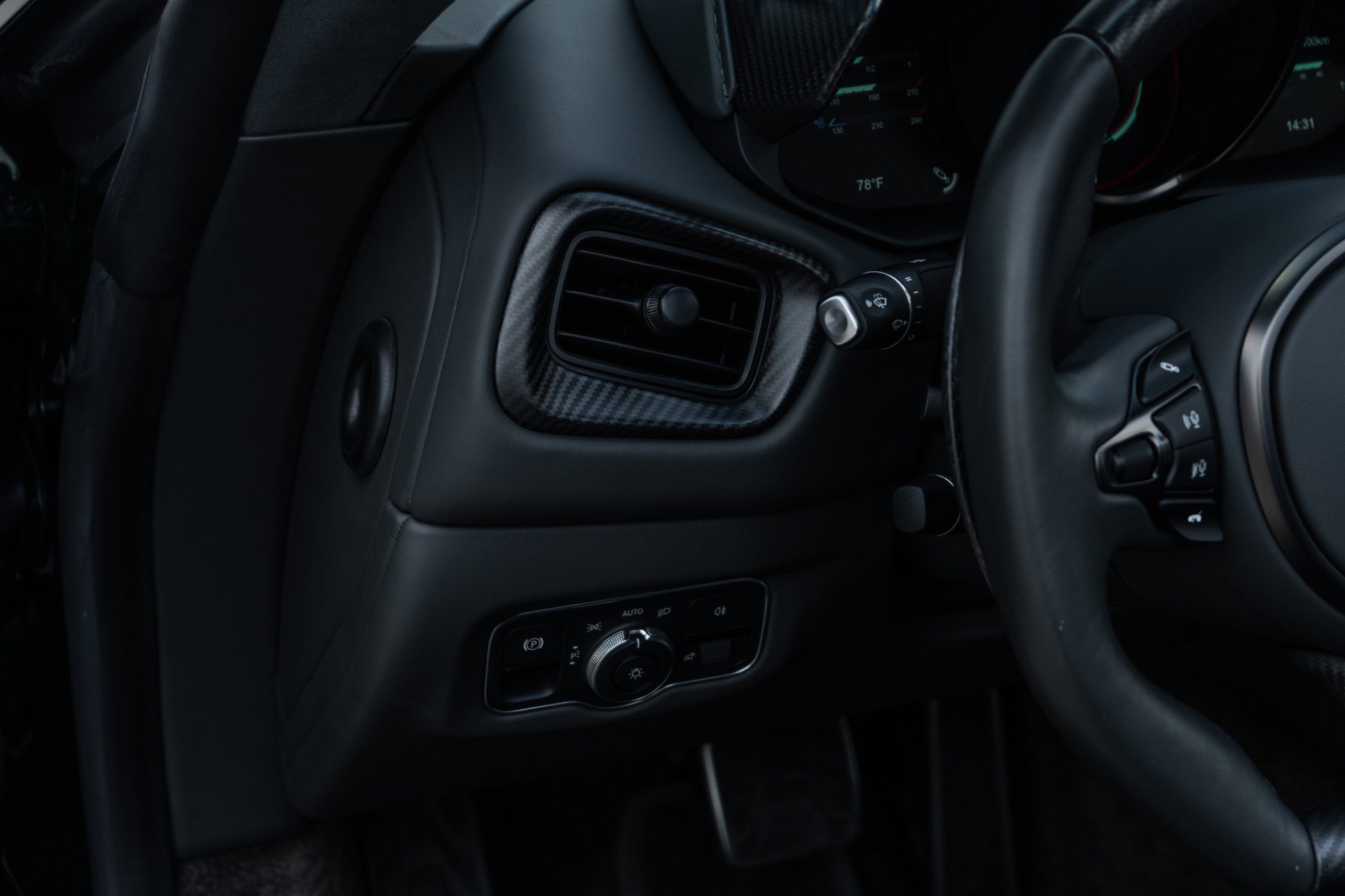 Used 2023 Aston Martin V12 Vantage Roadster RWD image 21