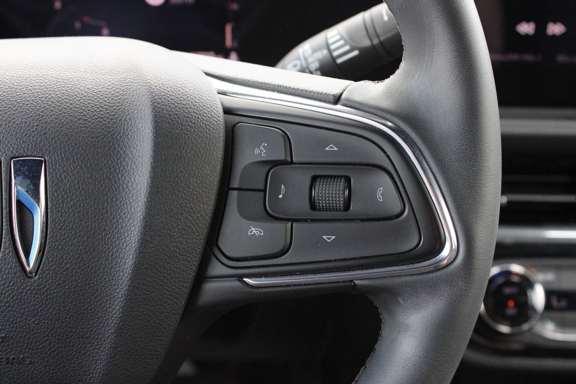 Used 2024 Buick Envista Sport Touring w/ Convenience I Package FWD image 27