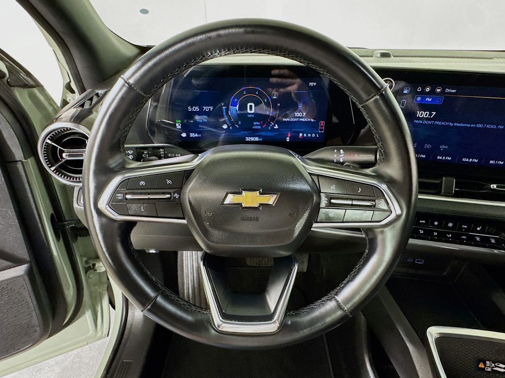 Used 2025 Chevrolet Equinox LT w/ Convenience Package II FWD image 9