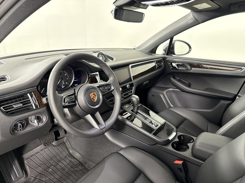New 2026 Porsche Macan AWD/4WD image 4