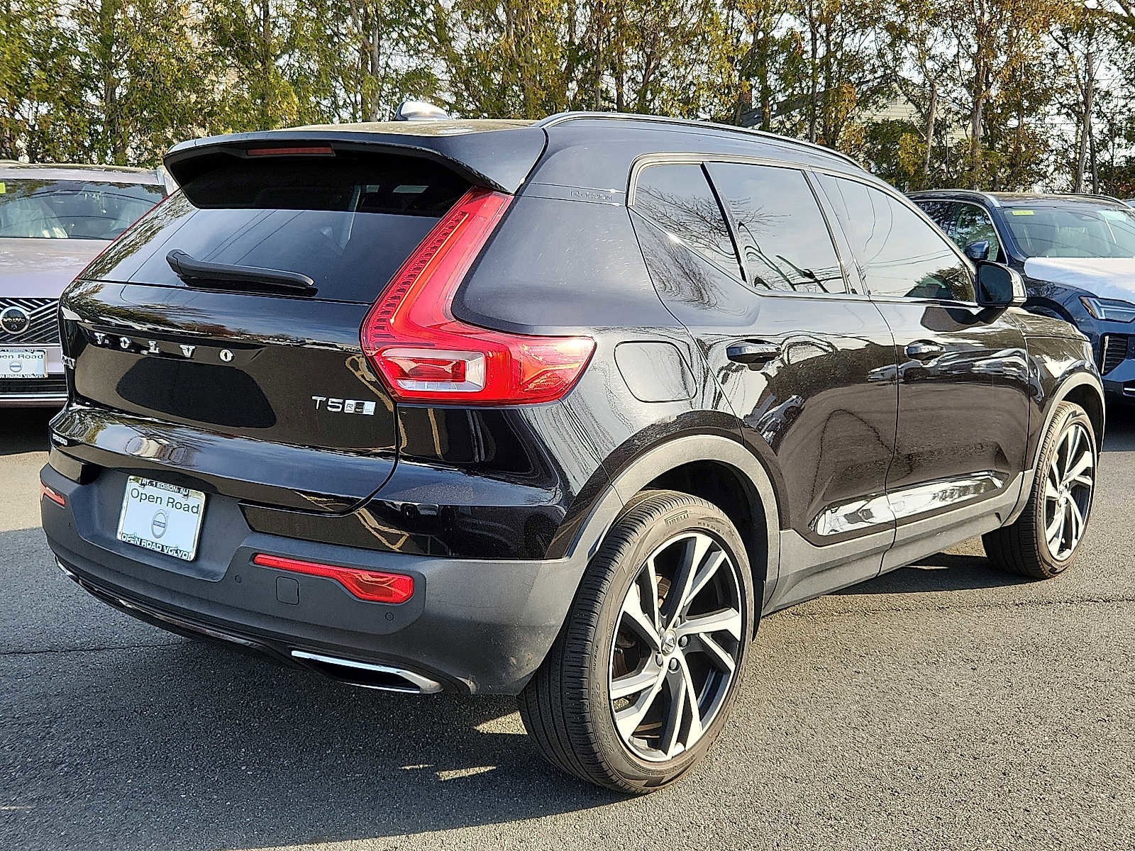 Used 2020 Volvo XC40 T5 R-Design w/ Protection Package Premier image 6