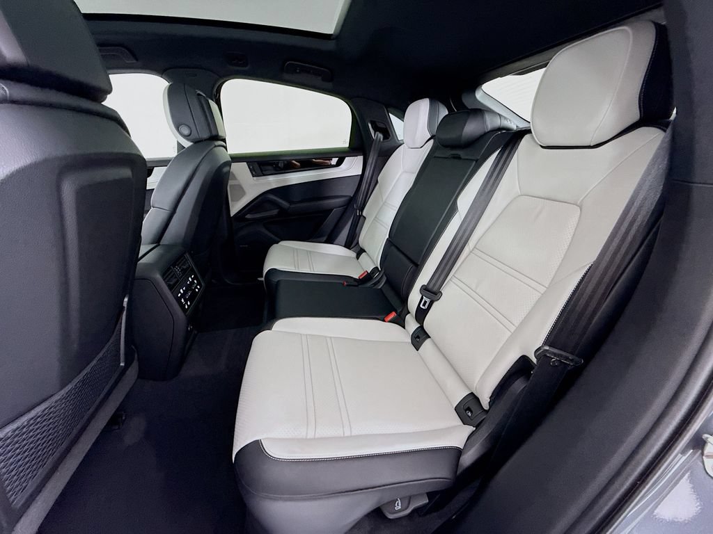 New 2026 Porsche Cayenne Coupe AWD/4WD image 24