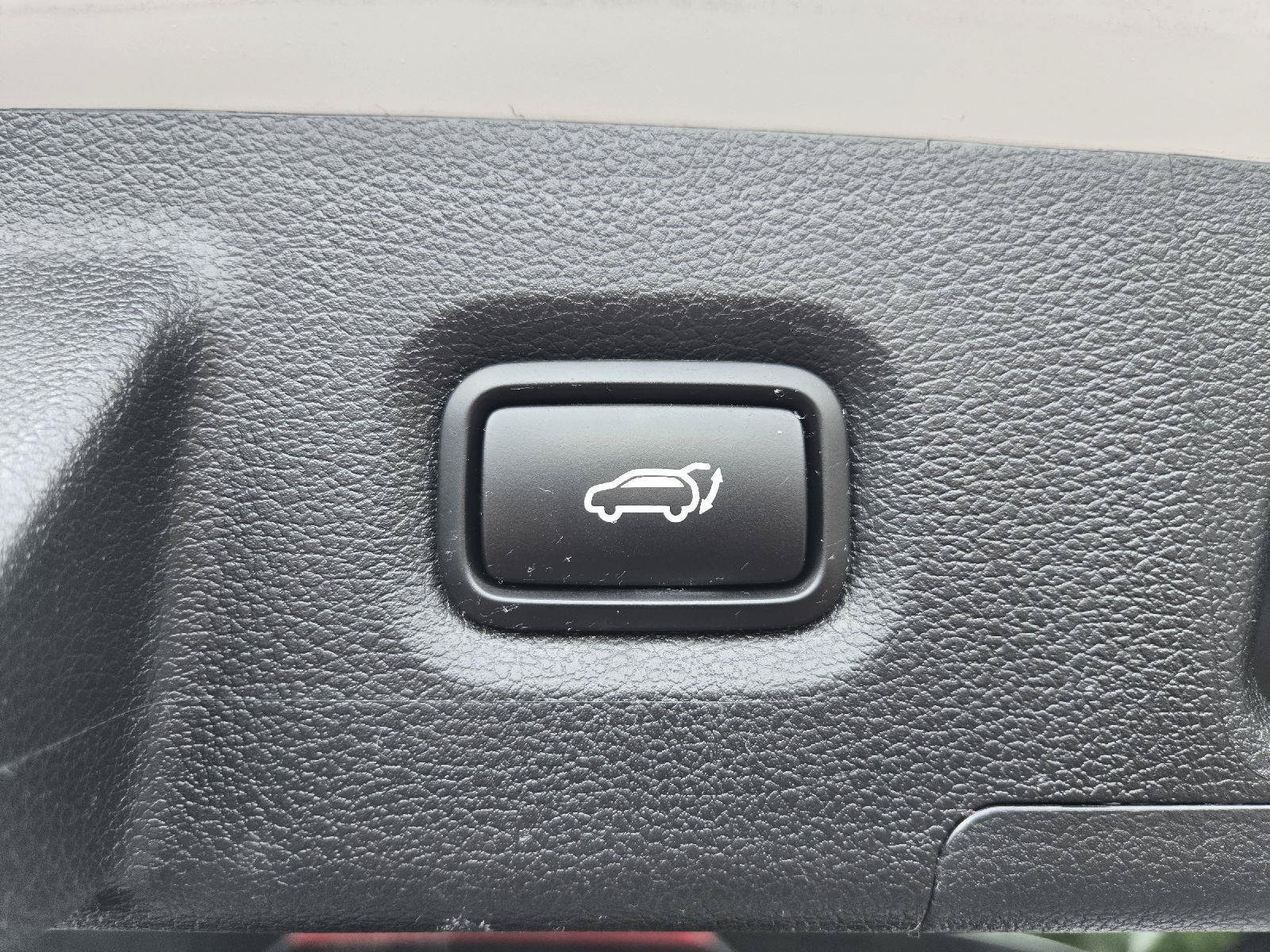 Used 2019 Hyundai Santa Fe AWD image 10