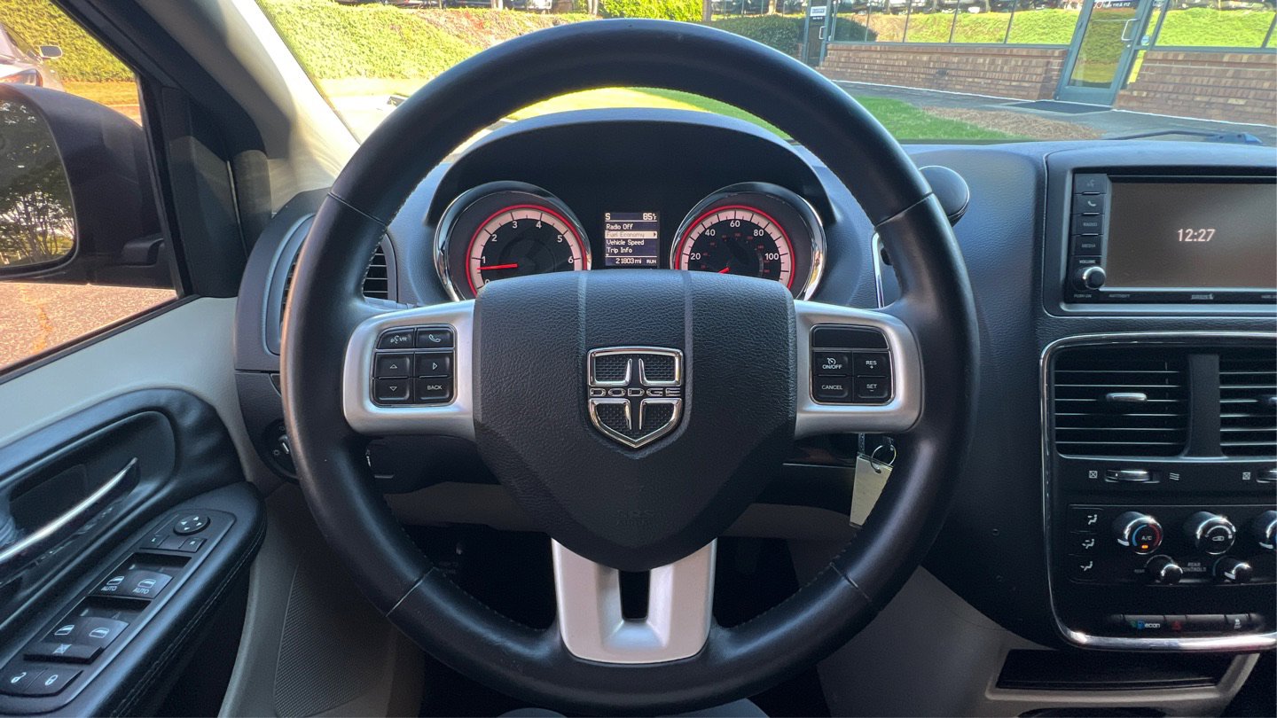 Used 2019 Dodge Grand Caravan SE w/ UConnect Hands-Free Group FWD image 12