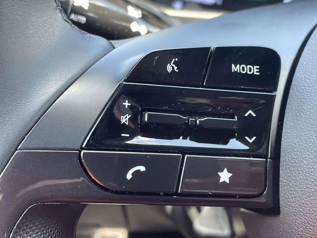 Certified 2025 Hyundai Elantra Sport image 21