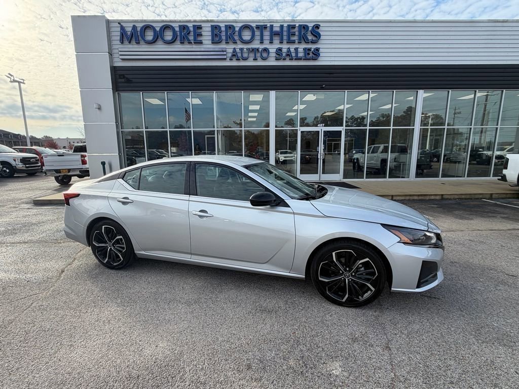 Used 2024 Nissan Altima 2.5 SR