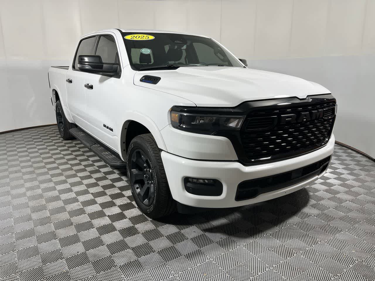 Used 2025 RAM 1500 Big Horn AWD/4WD image 2