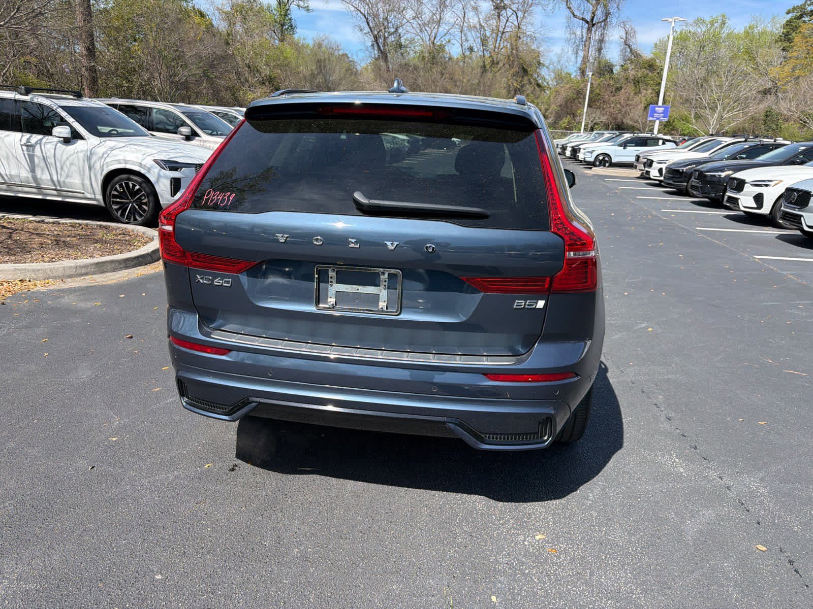 Used 2023 Volvo XC60 B5 Ultimate w/ Climate Package image 12