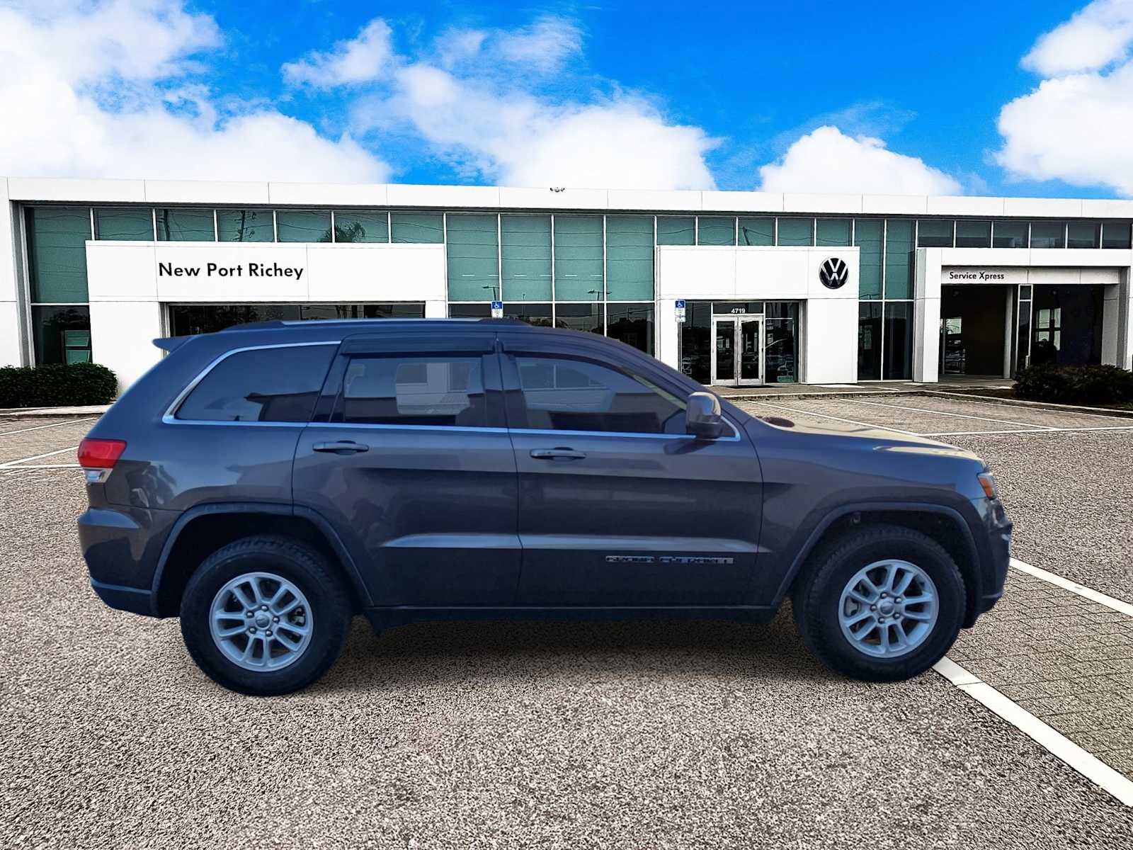 Used 2019 Jeep Grand Cherokee Laredo image 9