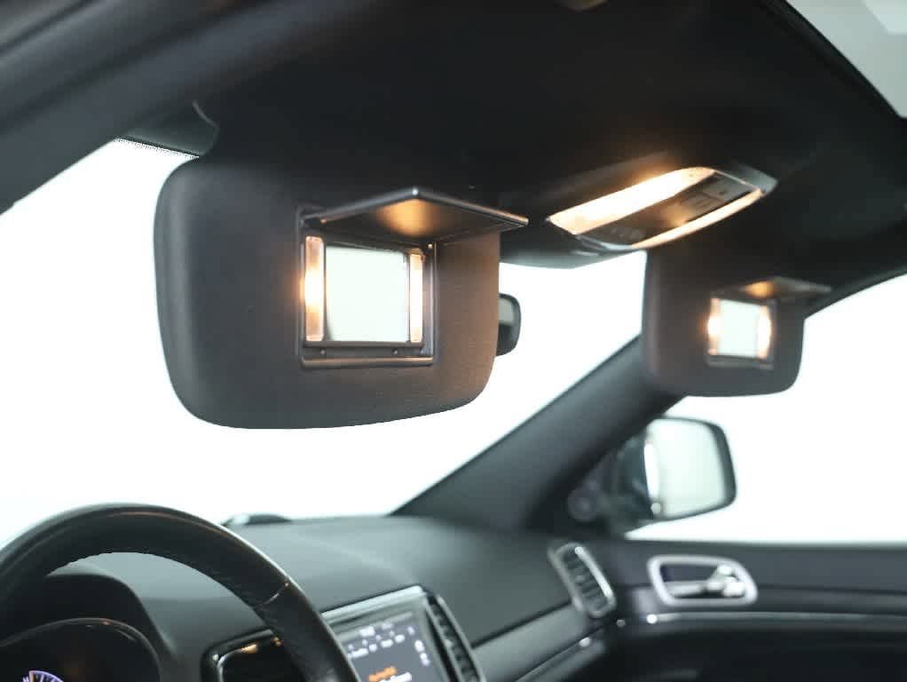 Used 2020 Jeep Grand Cherokee Limited AWD/4WD image 19