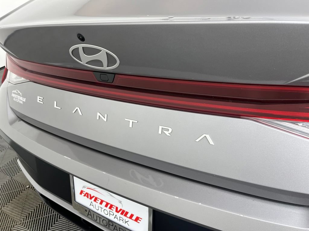 Used 2025 Hyundai Elantra SEL FWD image 3