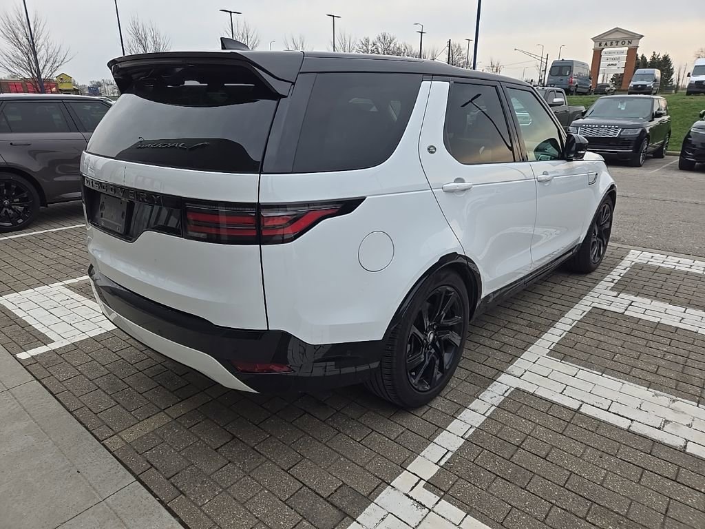 Used 2025 Land Rover Discovery Dynamic SE image 5