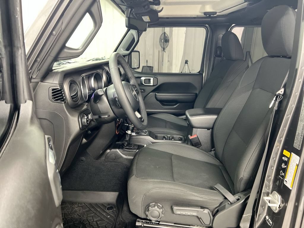 Used 2023 Jeep Gladiator Sport AWD/4WD image 23