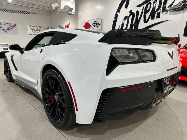 Used 2015 Chevrolet Corvette Z06 w/ 3LZ Preferred Equipment Group RWD image 3