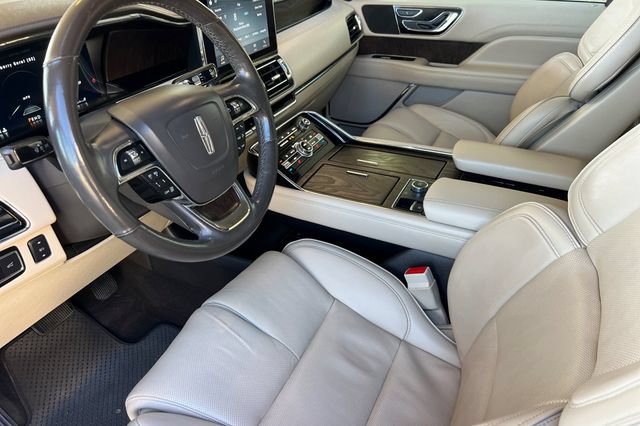 Used 2019 Lincoln Navigator Select w/ Technology Package RWD image 10
