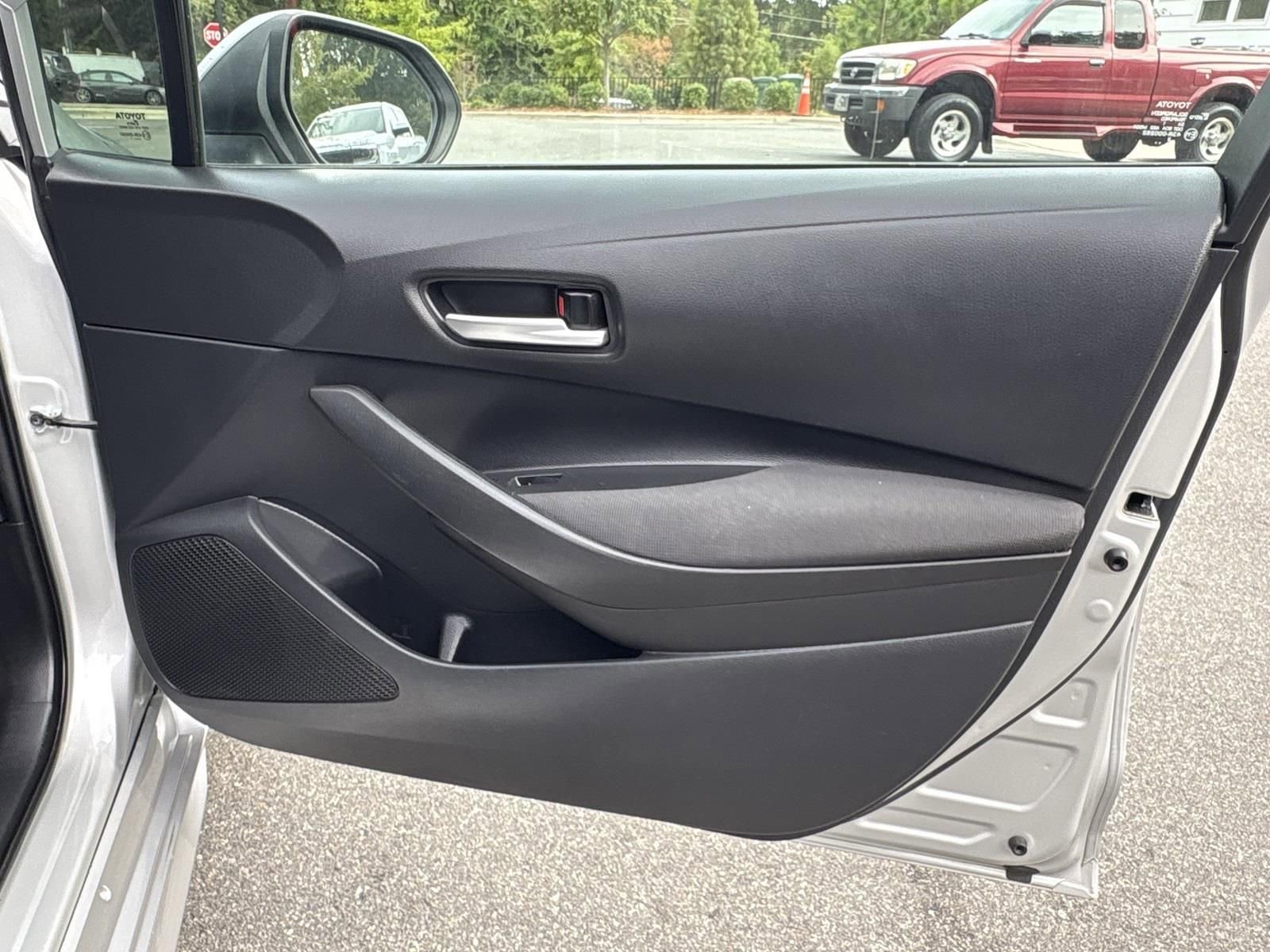 Used 2021 Toyota Corolla LE FWD image 17