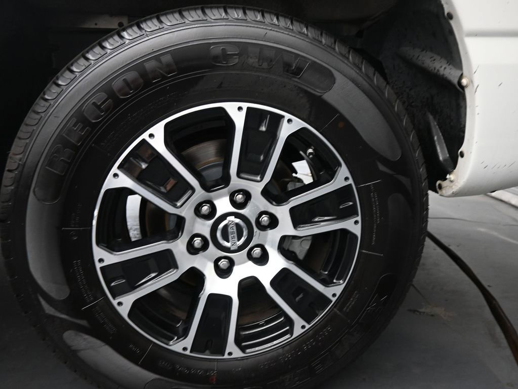 Used 2022 Nissan Titan SV AWD/4WD image 15