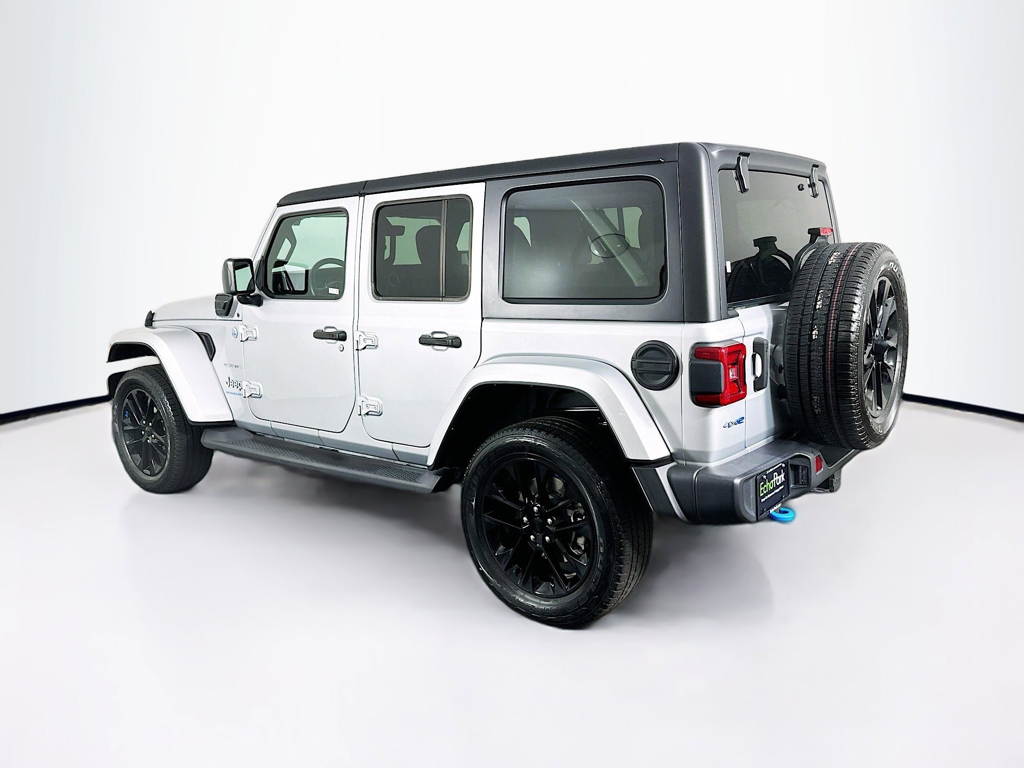 Used 2023 Jeep Wrangler Unlimited Sahara w/ Cold Weather Group AWD/4WD image 5