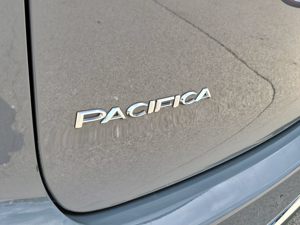 Used 2025 Chrysler Pacifica Select FWD image 6