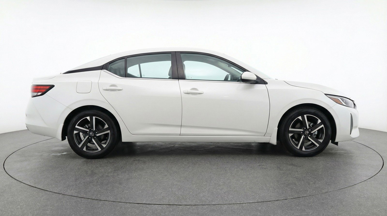 Used 2025 Nissan Sentra SV image 9